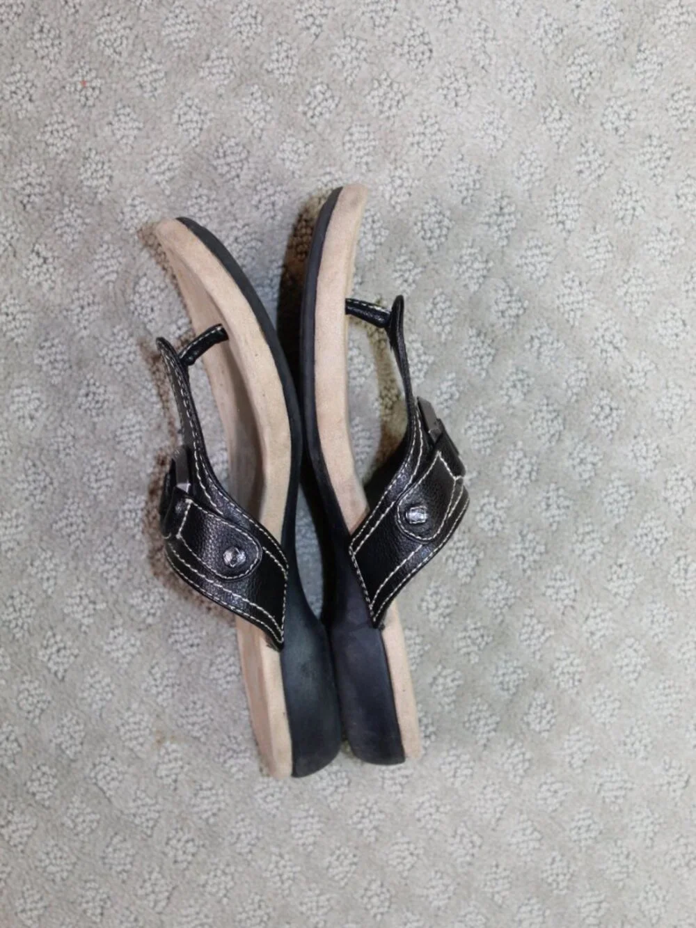 St. John's Bay Size 7M Black Faux Leather Cushioned Thong Sandals